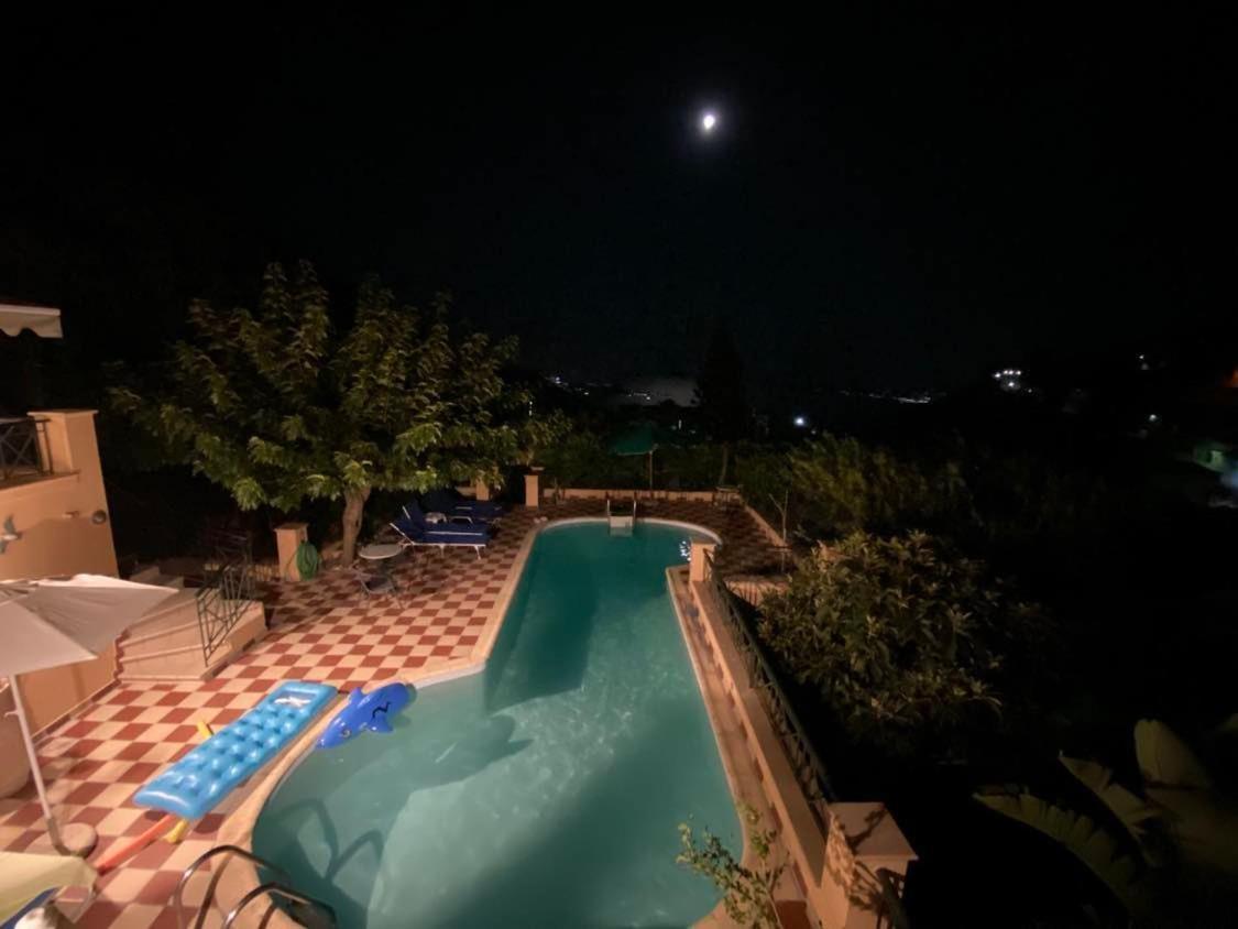 Villa Tzitzifies Kourouklata Exterior photo