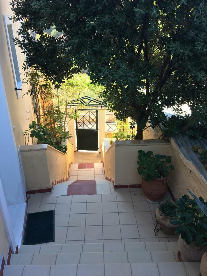 Villa Tzitzifies Kourouklata Exterior photo