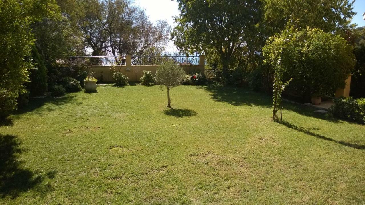 Villa Tzitzifies Kourouklata Exterior photo
